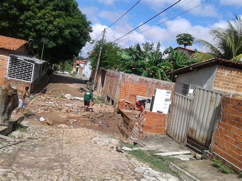 Fotos Casa desaba no Saci após forte chuva Cidadeverde