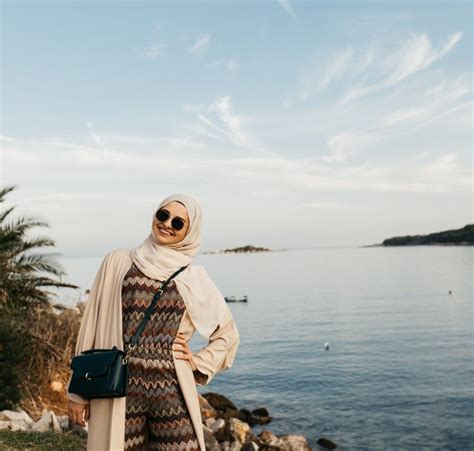 12 Gaya Outfit Ke Pantai Hijab Simple Dan Elegan Yang Cantik Blog