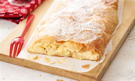 Apfel Vanillepudding Strudel mit Erdbeersoße Rezept Dr Oetker