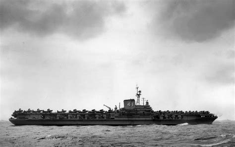 USS Midway: A Navy Battle 'Aircraft Carrier' with An Armored Flight ...