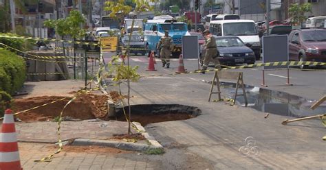 G Cratera Na Avenida Djalma Batista Complica Tr Nsito Em Manaus