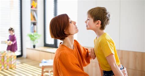 Voilà pourquoi votre enfant sourit quand vous le grondez