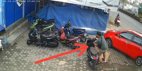 Waspada Aksi Maling Motor Di Kotabumi Tertangkap Kamera Hudhudnews Co