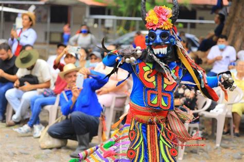 Feria De Flores Y Palmas Una Tradici N De Fe Y Color En Panchimalco