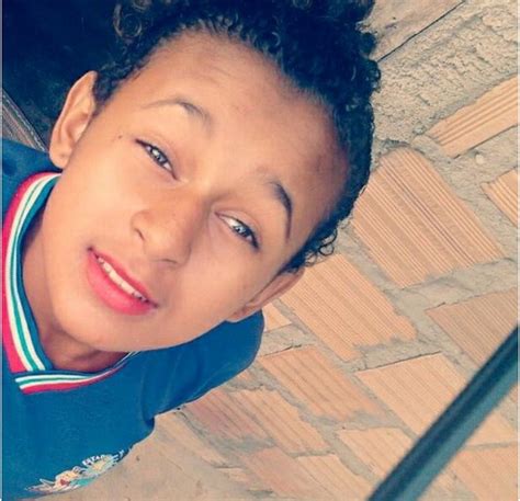 Adolescente de 15 anos é morta a punhal pelo namorado em Porto Seguro