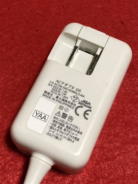 やや傷や汚れあり動作品docomo純正 microUSB充電器 ACアダプタ05 急速充電対応 マイクロUSB ドコモ 富士通製造 送料