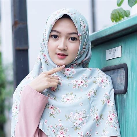 Santri Putri Online Di Instagram Yang Mau Di Buatkan Nama Kaligrafi