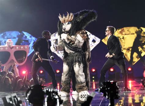 ‘the Masked Singer Celebrates The Music Of Elton John Tonight 1018