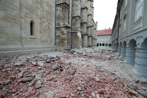 POTRES U ZAGREBU Oštećena zagrebačka katedrala i brojne crkve HKM