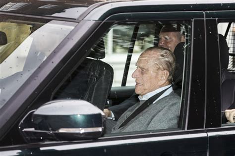 Prince Philip Looks Gaunt And Grimaces Leaving Hospital In Shock Pic Daily Star