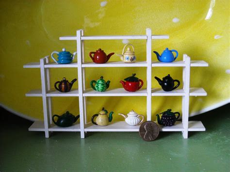 Old Days - Old Ways: Miniatures Monday--Tiny Teapots!