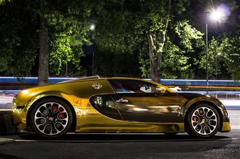 PhotoCutout: Gold Bugatti Veyron Grand Sport