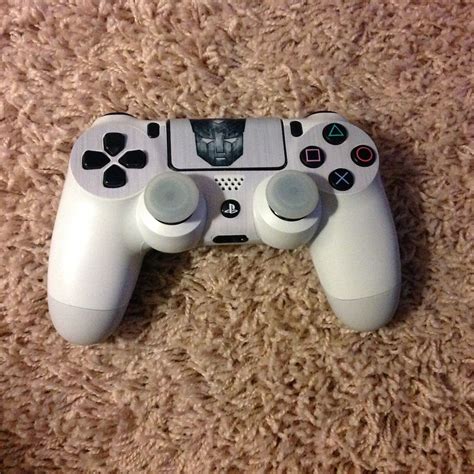 White ps4 controller