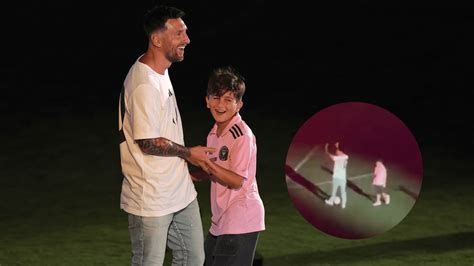 Video Thiago Hijo De Messi Le Hizo Un ‘caño’ A Su Papá Durante La Presentación Del Argentino