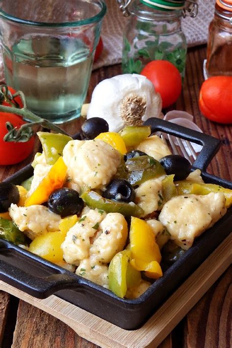 BOCCONCINI DI POLLO CON PEPERONI E OLIVE I SAPORI DI CASA