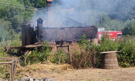 Update Foto Acoperi Ul Unei Case Dintr Un Sat Din Comuna Alma U Mare A