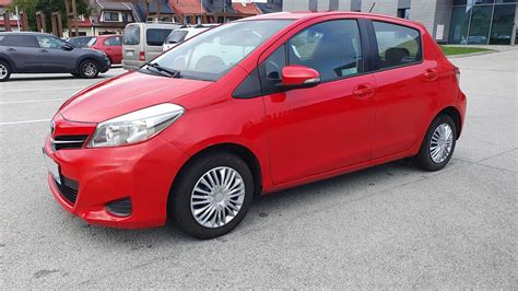 Toyota Yaris 2013r 1 3 VVTI Benzyna 5 Drzwi Zarejestrowana Rzeszów OLX pl