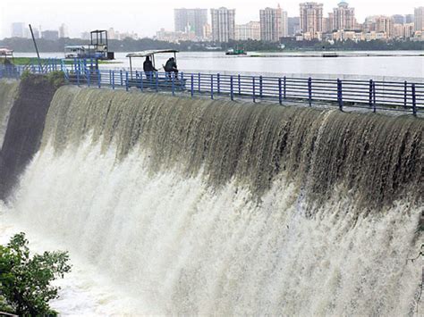 Powai lake overflows as Mumbai receives heavy rainfall - Mumbai ...