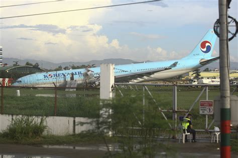 Korean Air Plane Overshoots Runway Shuts Philippine Airport