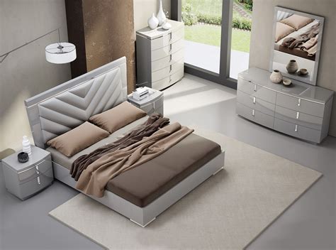 New York Modern Bedroom Set by J&M Furniture