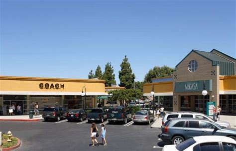 Grove City Premium Outlets - Malls.com