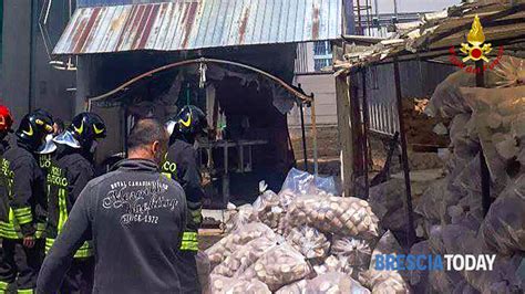 Prima Lesplosione Poi Le Fiamme Nel Silos Rogo Alla De Robertis Il