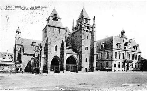 Saint Brieuc La Cathédrale et l Hotel de Ville Carte postale