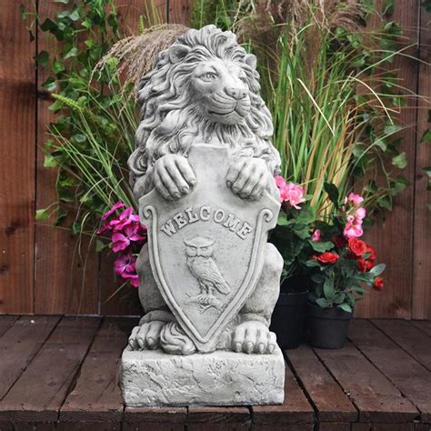 Classic Statue Cheap Garden Ornaments Lion Statues With Shield