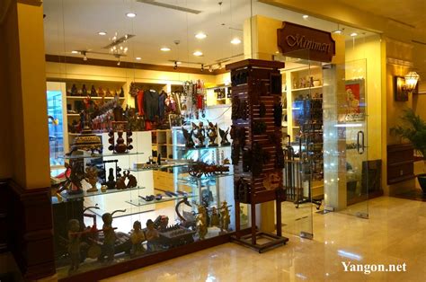 Traders-Hotel-Yangon-Souvenir-Shop