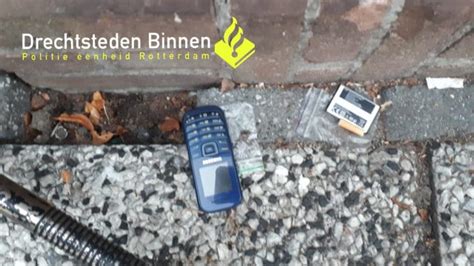 Politie Houdt Na Klachten Uit Buurt Drugsdealer In Woning Aan Willem