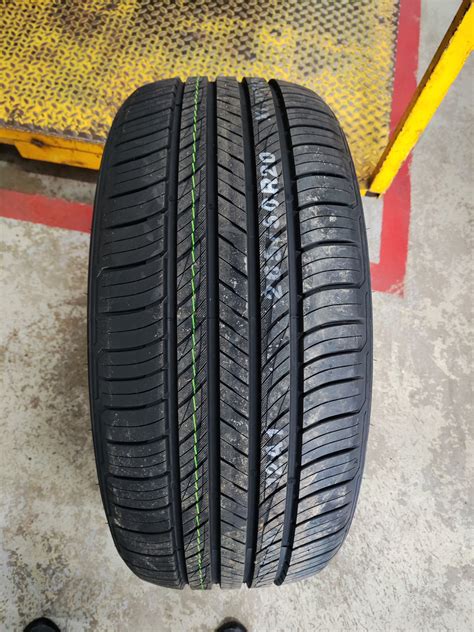 Kumho Crugen Hp R V Toyota Land