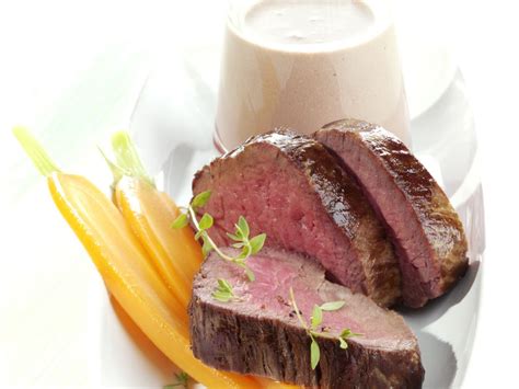 Rinderfilet Mit Cremiger Rotwein Sauce Rezept Eat Smarter