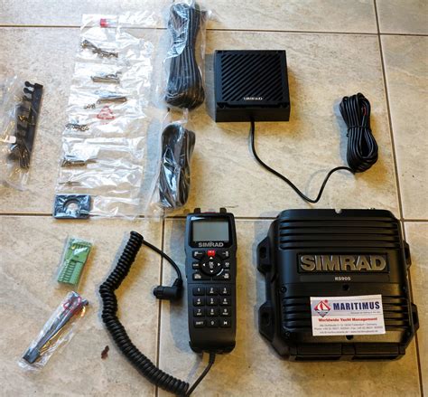 Simrad VHF MARINE RADIO DSC AIS RS90S SYSTEM Simrad 000 14531 001