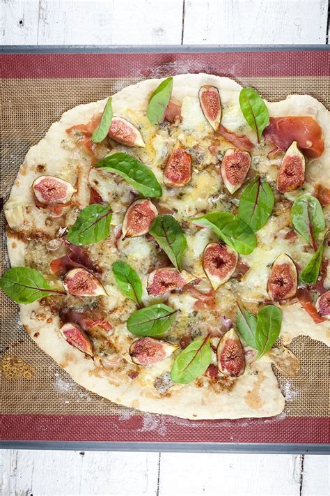 Pizza Met Verse Vijgen En Blauwe Kaas Simpel Recept Ohmydish