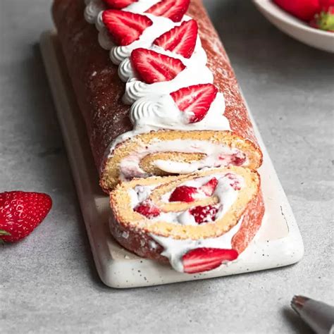 Deléitate Con Un Pionono Dulce Relleno De Crema Y Frutas Cocina Argentina