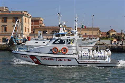 Barca Affonda A Fiumicino Salvato Un Marinaio Terzo Binario News