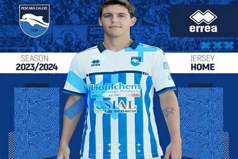 Cavalierenews It Pescara Presentata La Nuova Maglia Per La Sessione