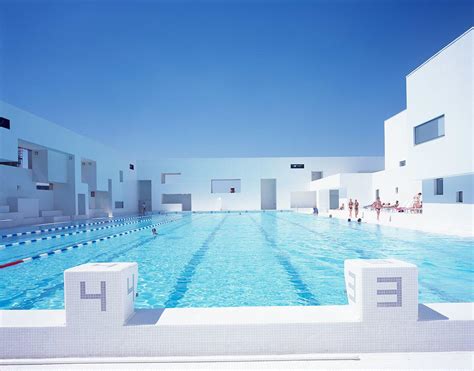 This A E S T H E T I C swimming pool (x-post from u/loulan in r/europe ...