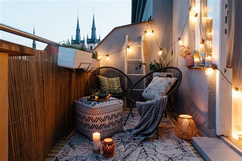 Balkon w stylu boho Jak go urządzić Meble dodatki dekoracje