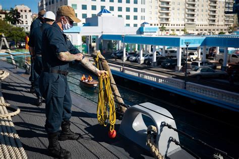 DVIDS Images USS Sioux City Sailor Prepares To Throw A Heaving Line