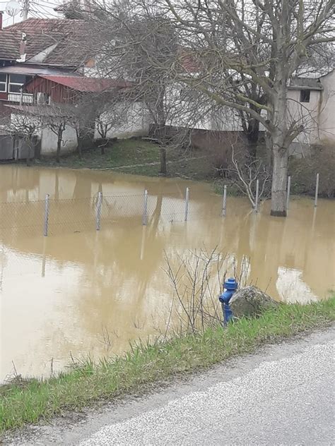 Foto Novi Problemi S Vodom Vatrogasci Ispumpavali U Reki Potoci