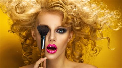 Makeup Women Face Model Blonde Curly Hair Lipstick P