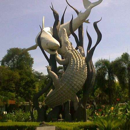 Tugu Sura Dan Buaya Landmark Paling Top Surabaya