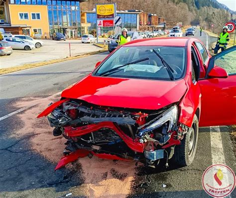 Bei Treffen Verkehrsunfall Forderte Zwei Leicht Verletzte Personen