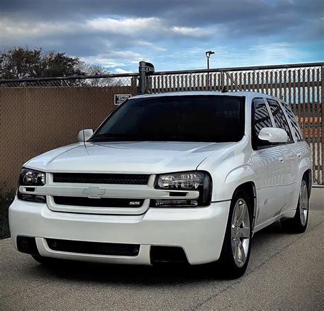 Chevy Trailblazer SS White 4x4 Truck