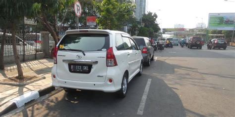 Punya Mobil Gak Punya Garasi Parkir Di Pinggir Jalan Pun Jadi Kaskus