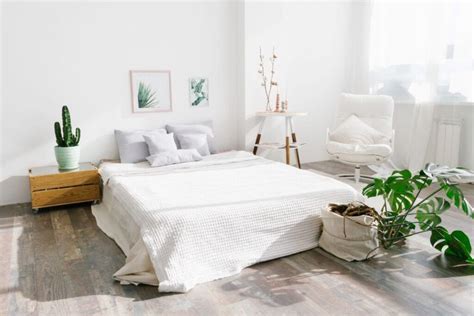 Comfy White Wall Bedroom Ideas For Small Space