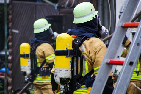 D Sseldorf Lichtenbroich Feuer Im Dachbereich Eines Rohbaus