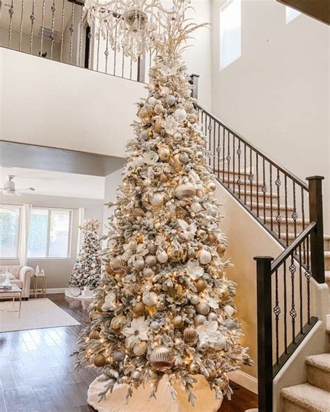 How To Decorate An Elegant White And Gold Christmas Tree Like A Pro