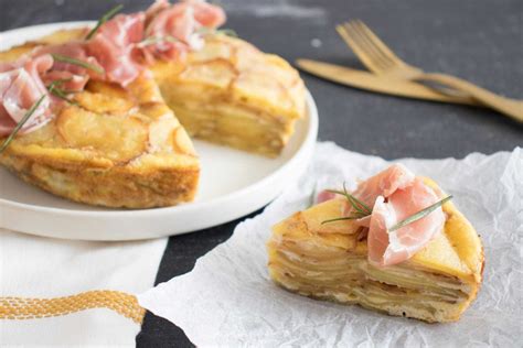 Tortilla Espagnole Aux Pommes De Terre Et Aux Ufs Avec Jambon Serrano